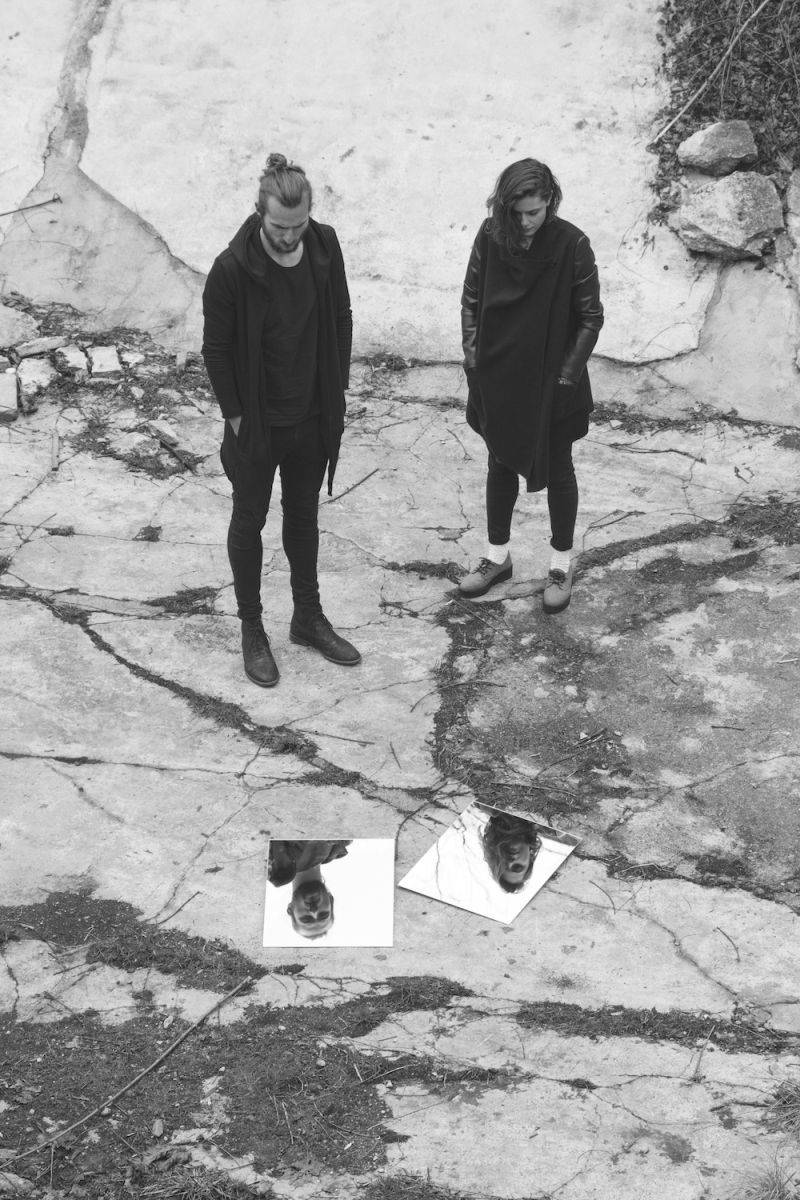 PREMIÉRA: Poslechněte si nové EP Mirrors indie folkových teepee. Pokřtí ho v Praze na koncertě s Thomem Artwayem