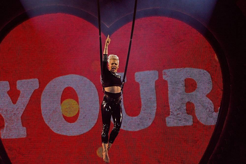 AUDIO: Pink se vrací v plné síle! V novém singlu tentokrát nesází na jistotu, ale zpomalila