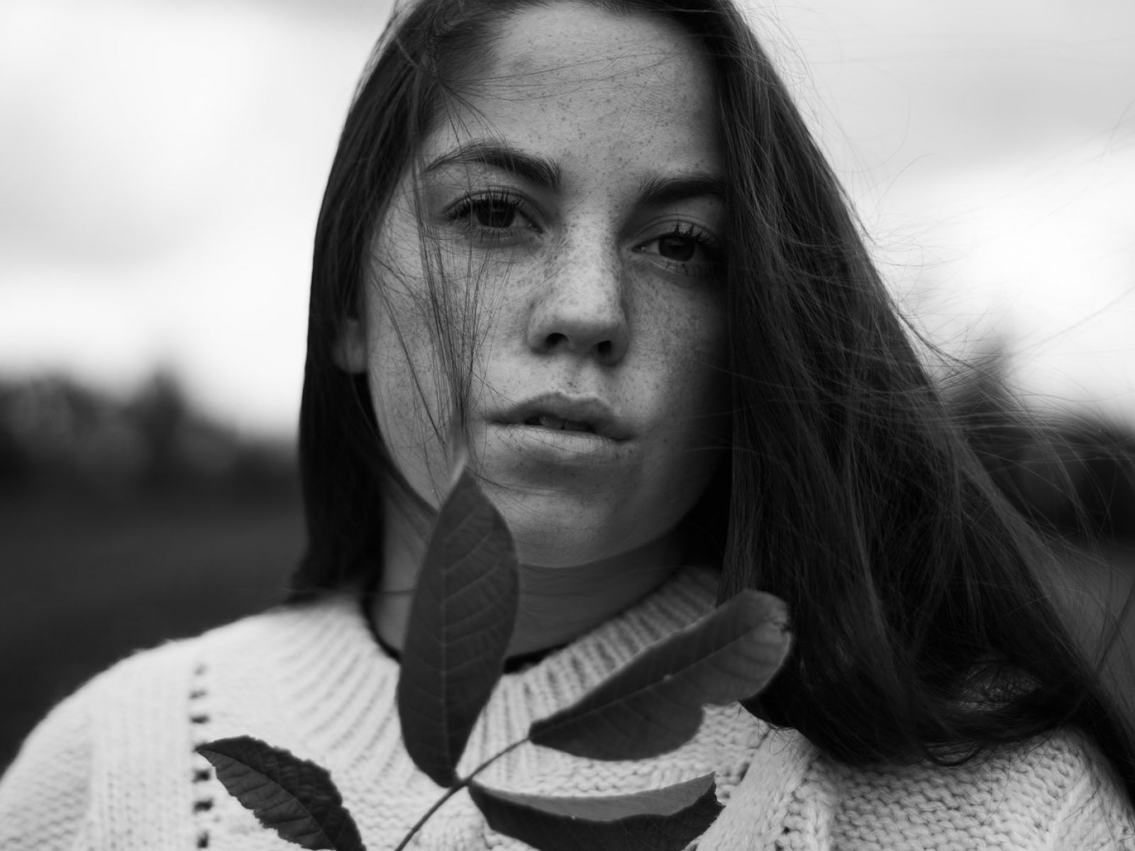 VIDEO: Platonic debutují klipem Tráva, který zobrazuje youtuberskou love story