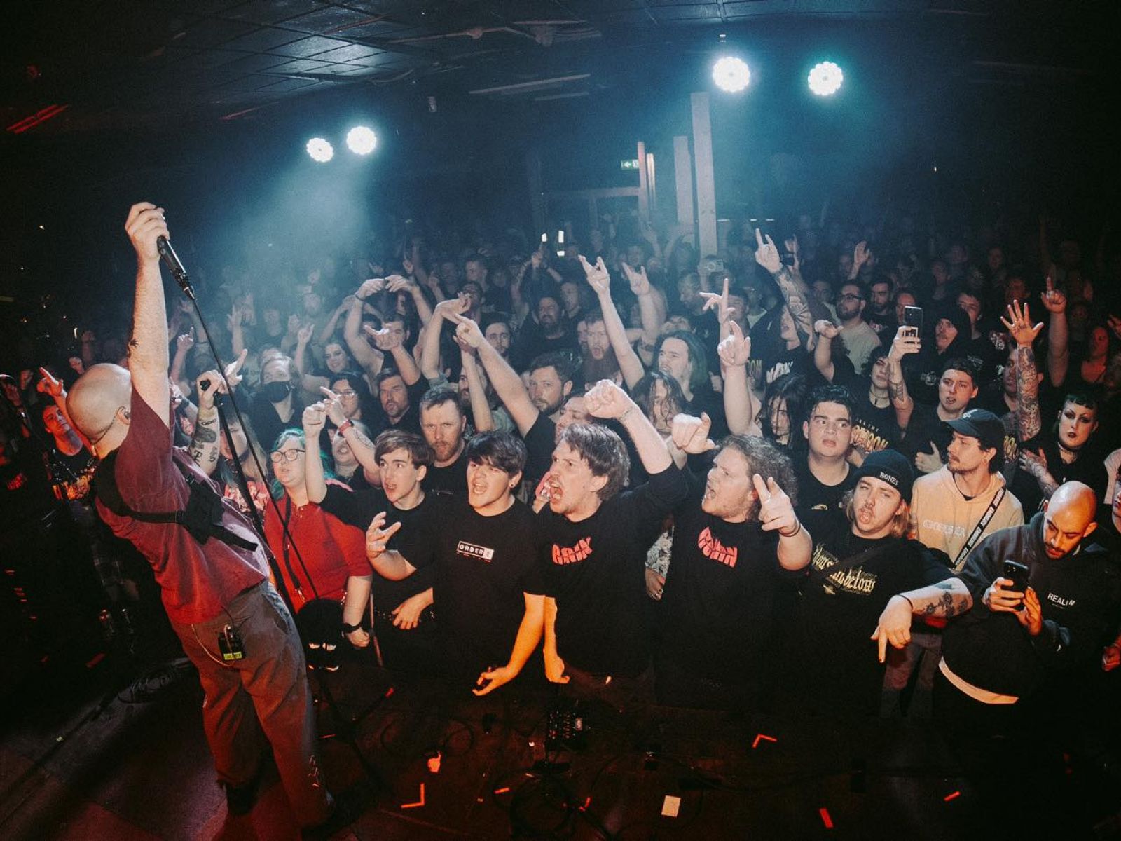 VIDEO: Platonic debutují klipem Tráva, který zobrazuje youtuberskou love story