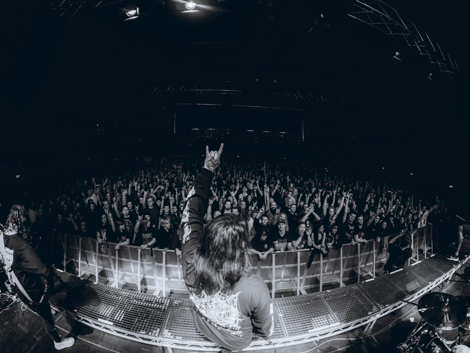 VIDEO: Platonic debutují klipem Tráva, který zobrazuje youtuberskou love story