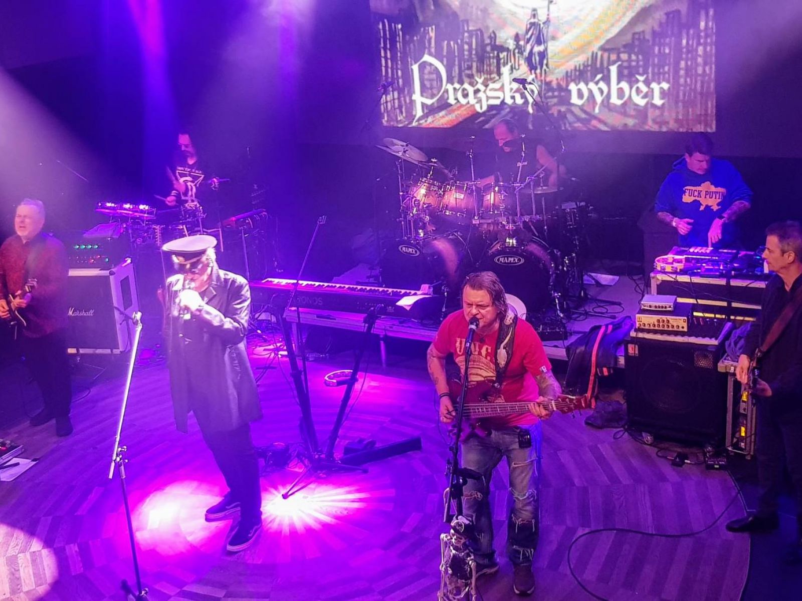 VIDEO: Platonic debutují klipem Tráva, který zobrazuje youtuberskou love story