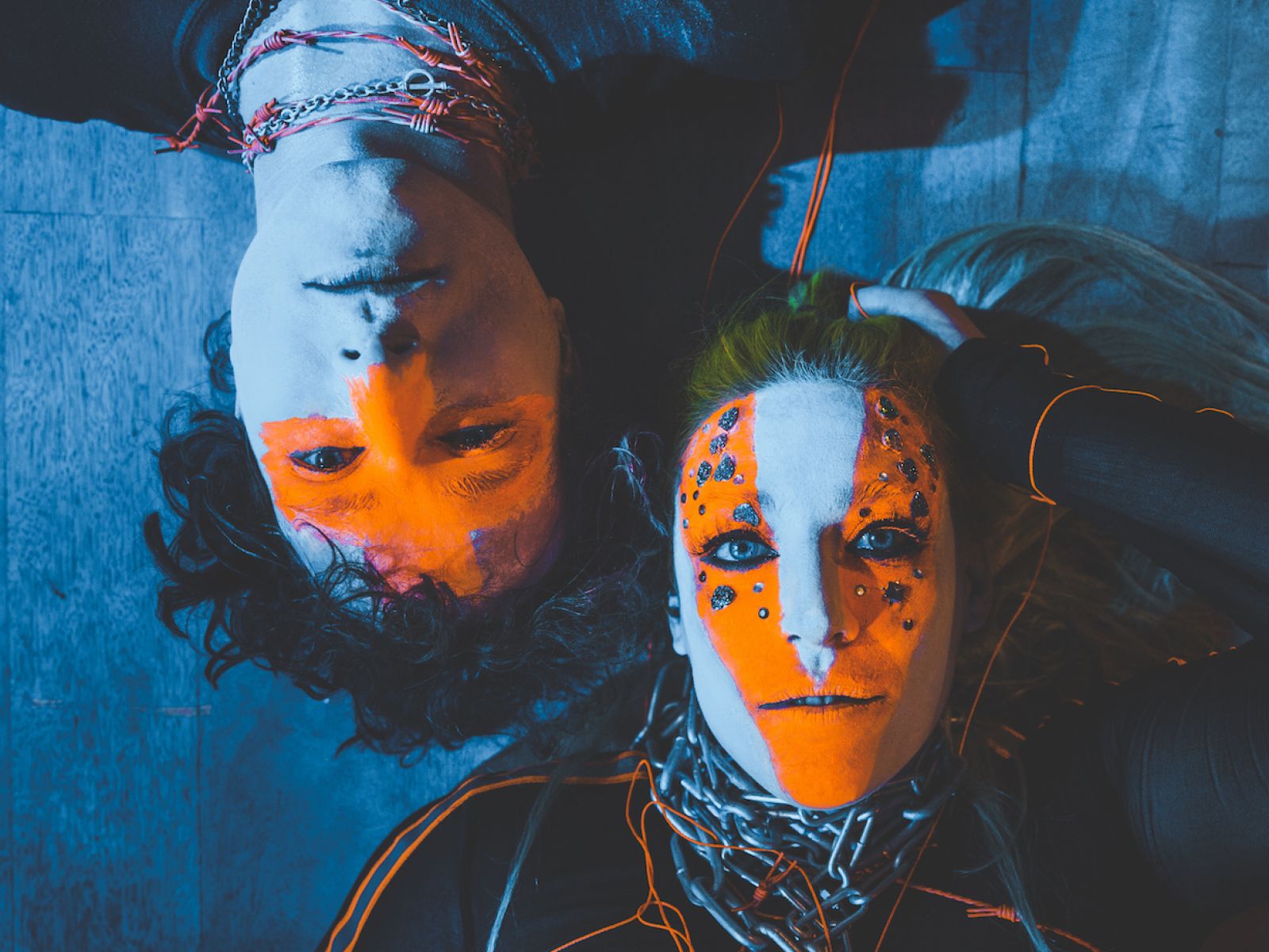 VIDEO: Platonic debutují klipem Tráva, který zobrazuje youtuberskou love story