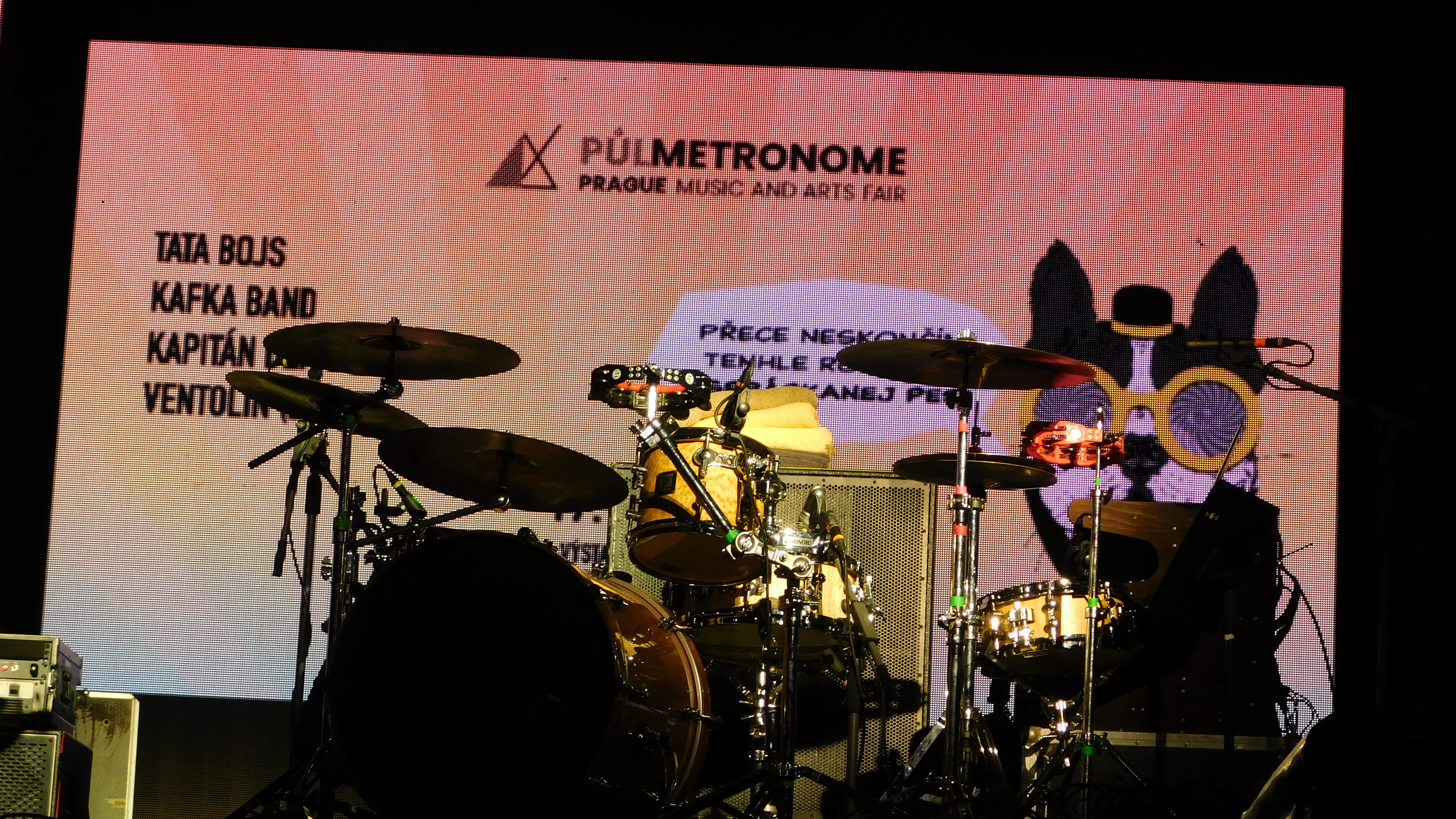 VIDEO: Platonic debutují klipem Tráva, který zobrazuje youtuberskou love story