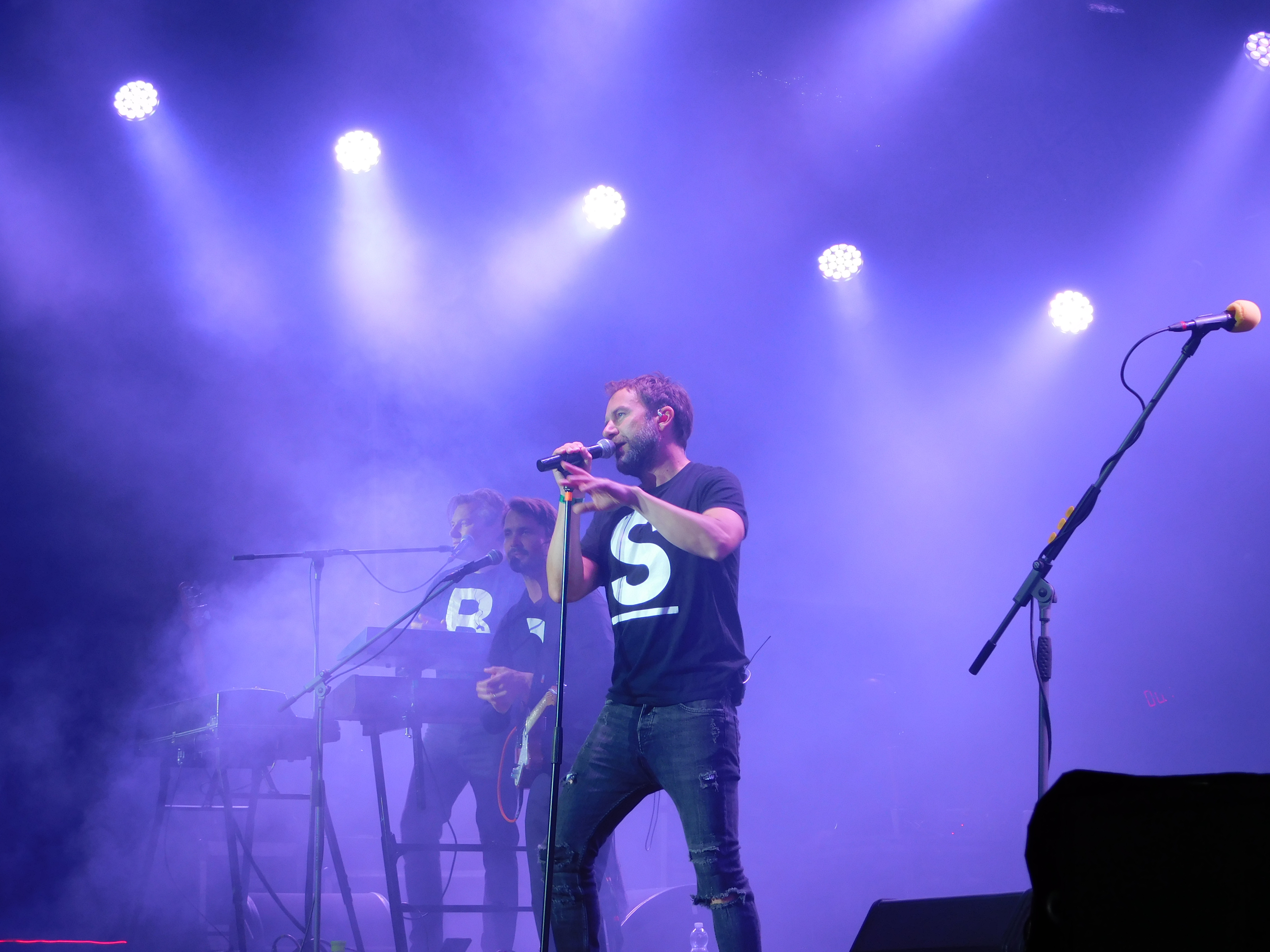 VIDEO: Platonic debutují klipem Tráva, který zobrazuje youtuberskou love story