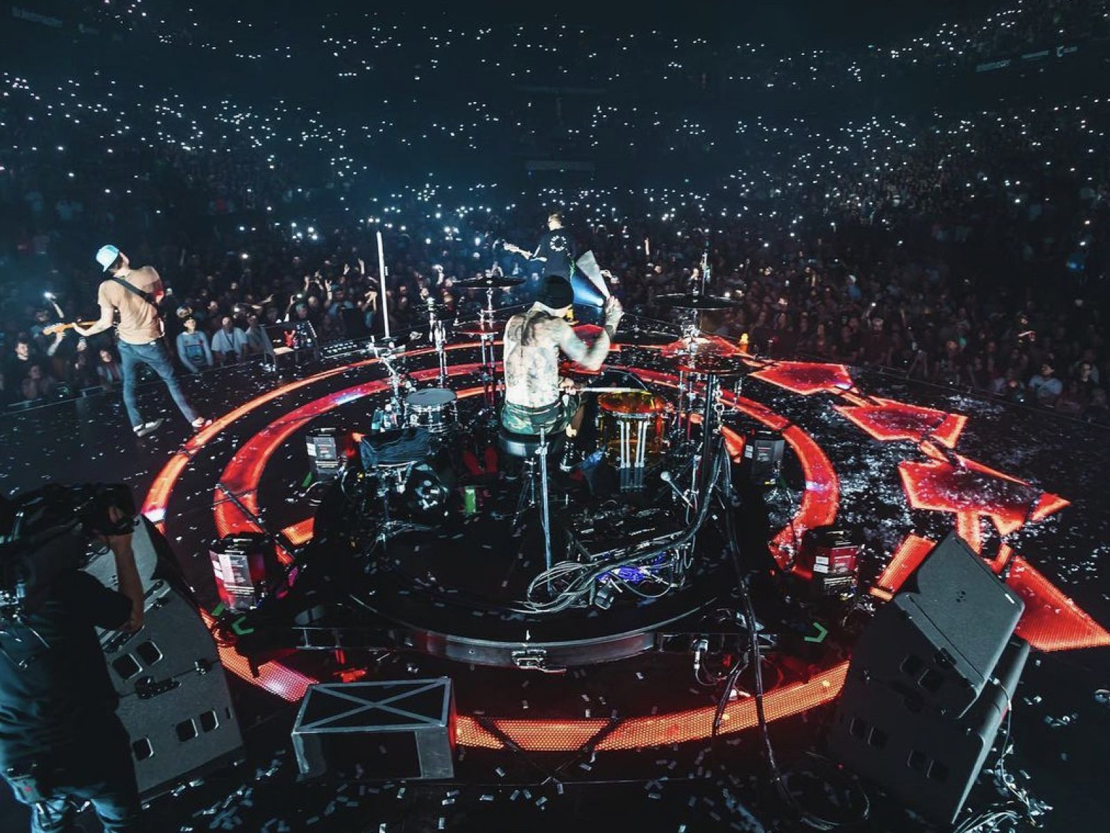 VIDEO: Platonic debutují klipem Tráva, který zobrazuje youtuberskou love story