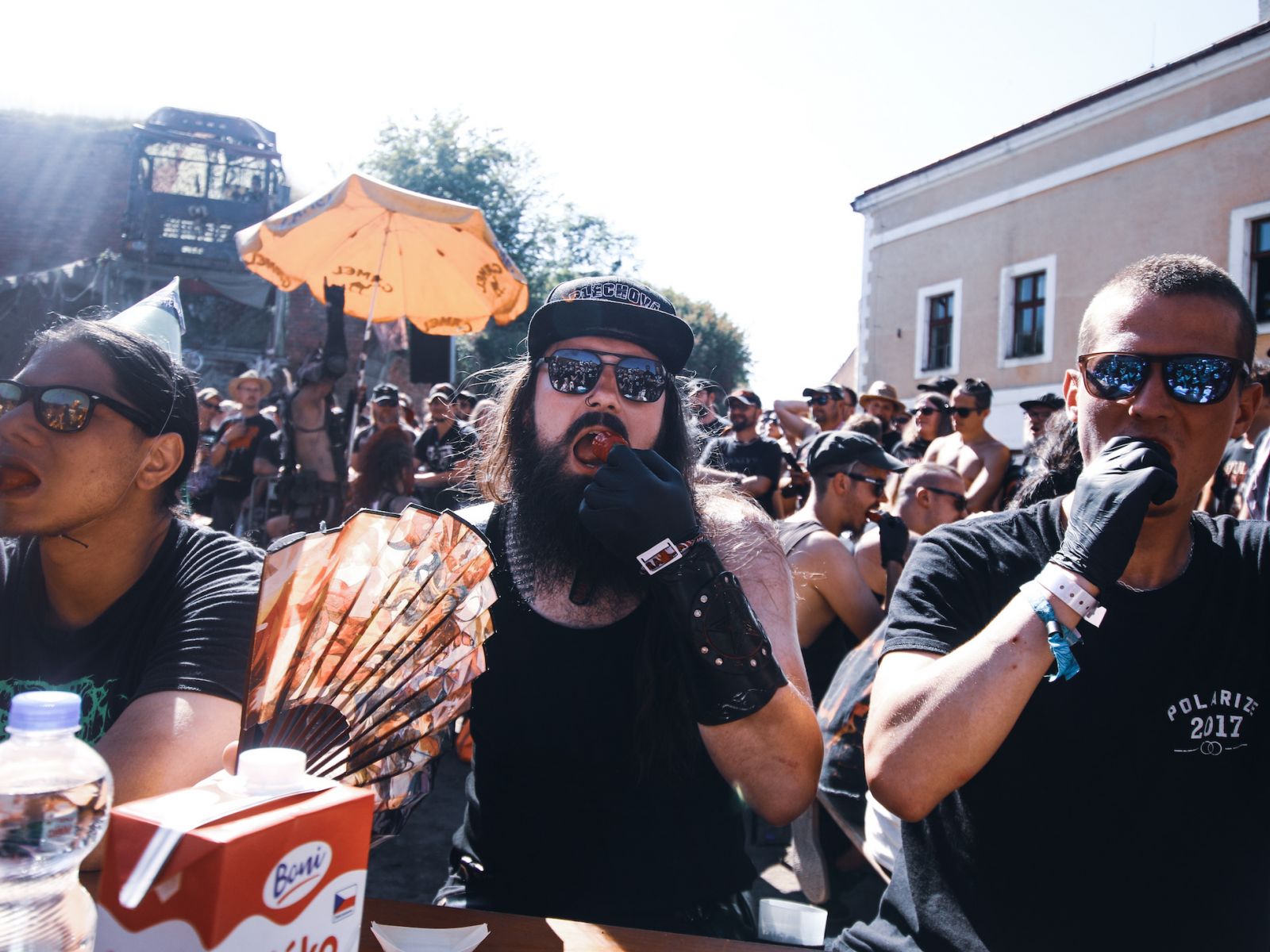 VIDEO: Platonic debutují klipem Tráva, který zobrazuje youtuberskou love story