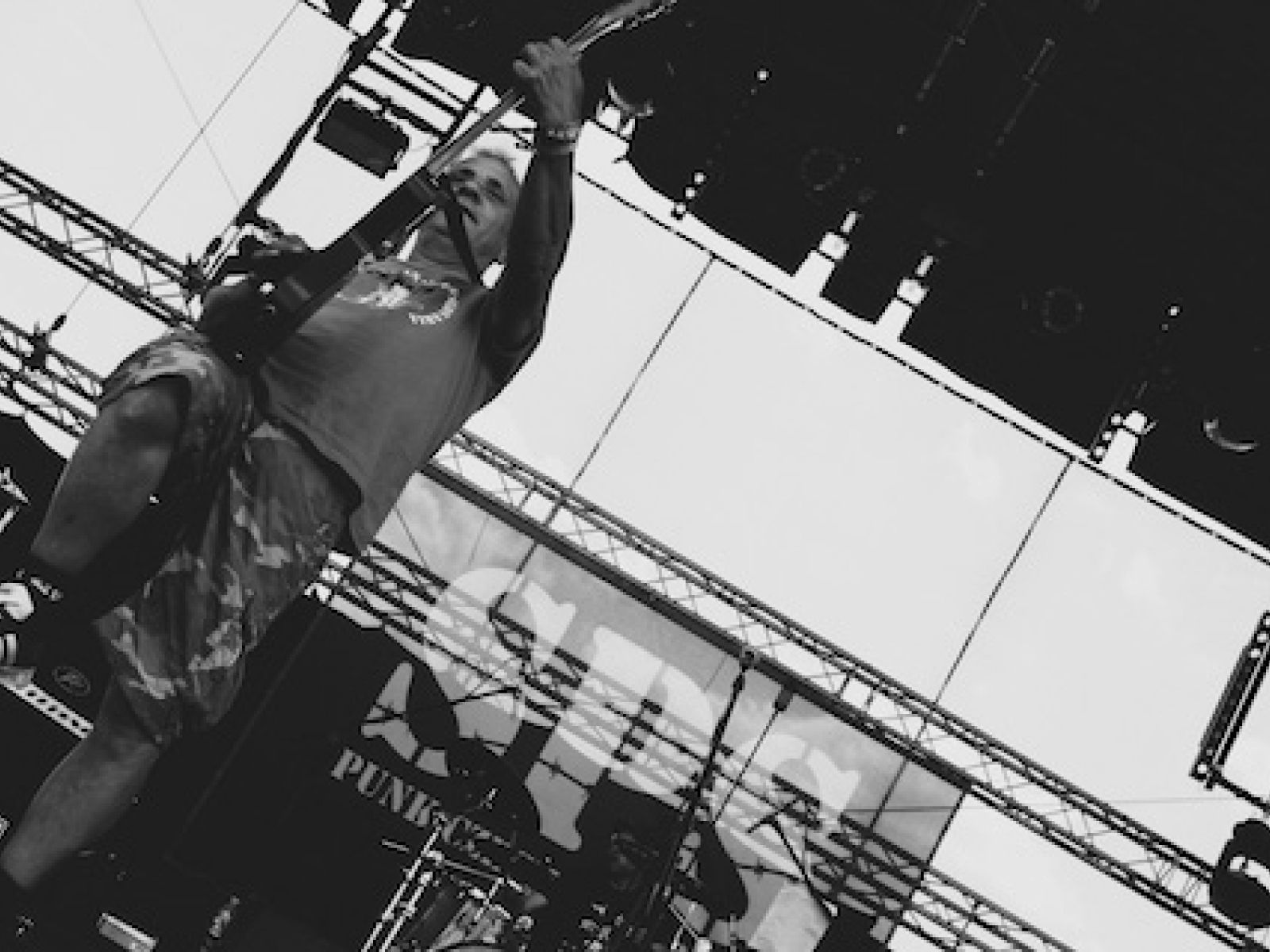 VIDEO: Platonic debutují klipem Tráva, který zobrazuje youtuberskou love story