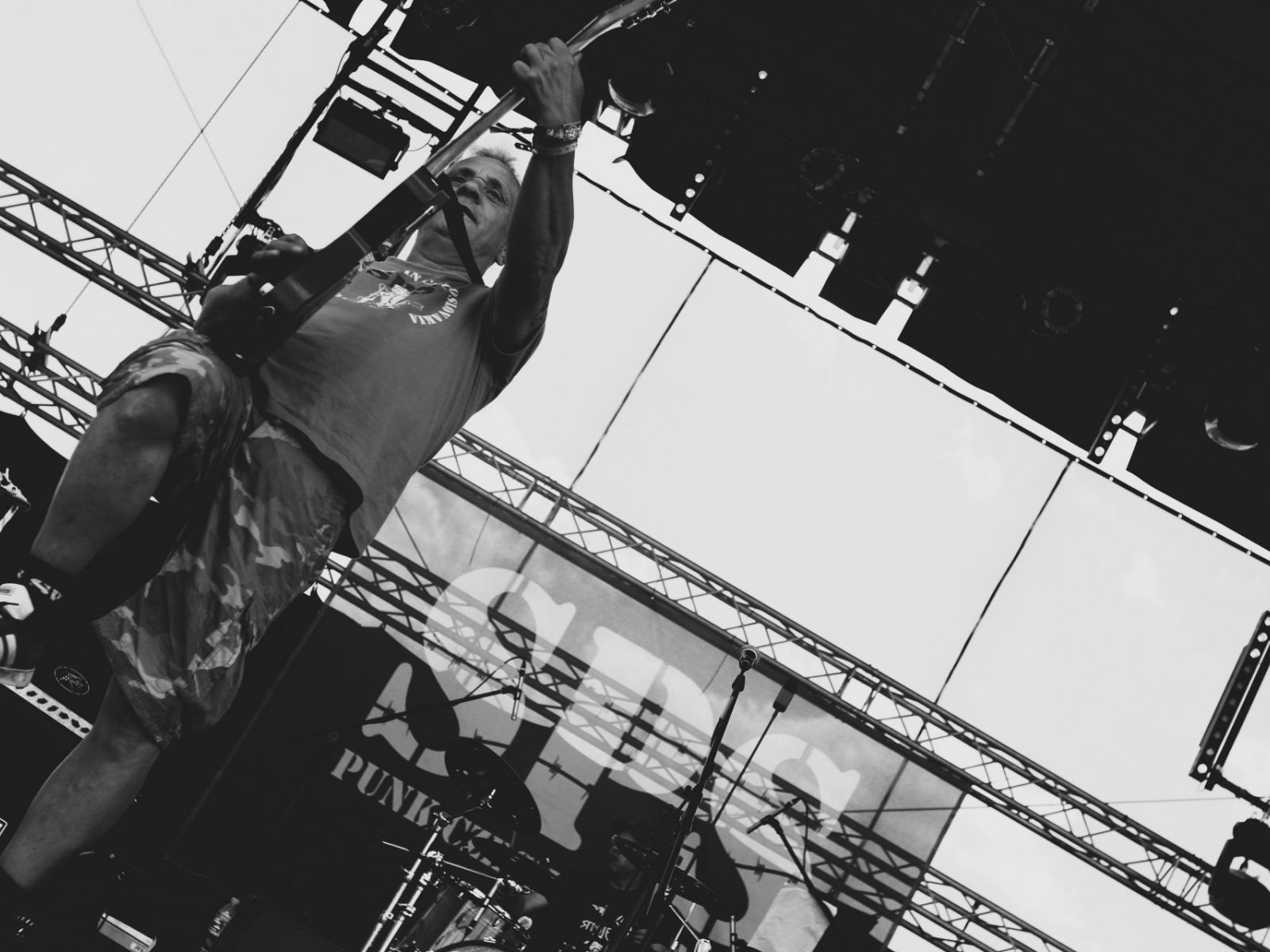 VIDEO: Platonic debutují klipem Tráva, který zobrazuje youtuberskou love story