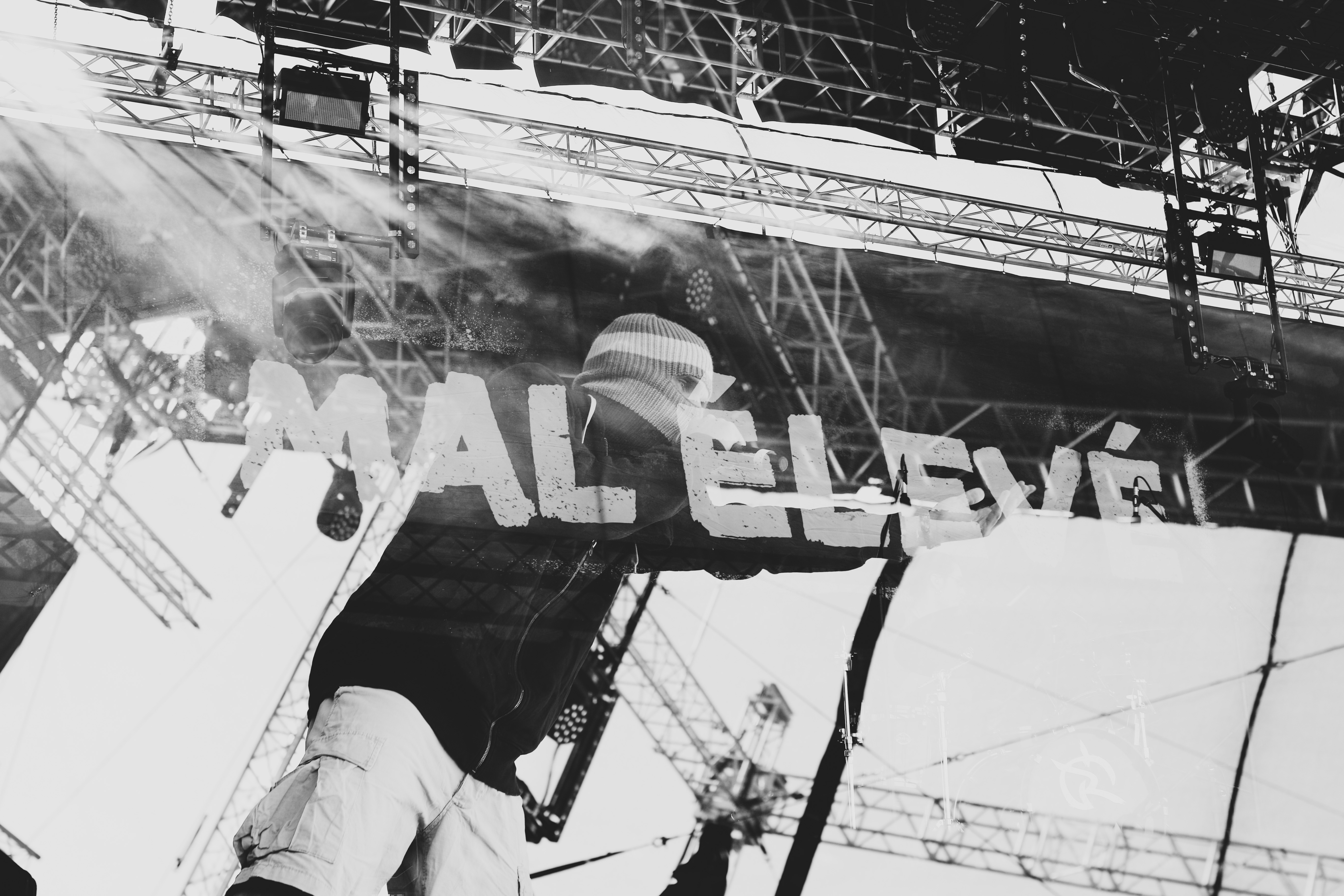 VIDEO: Platonic debutují klipem Tráva, který zobrazuje youtuberskou love story