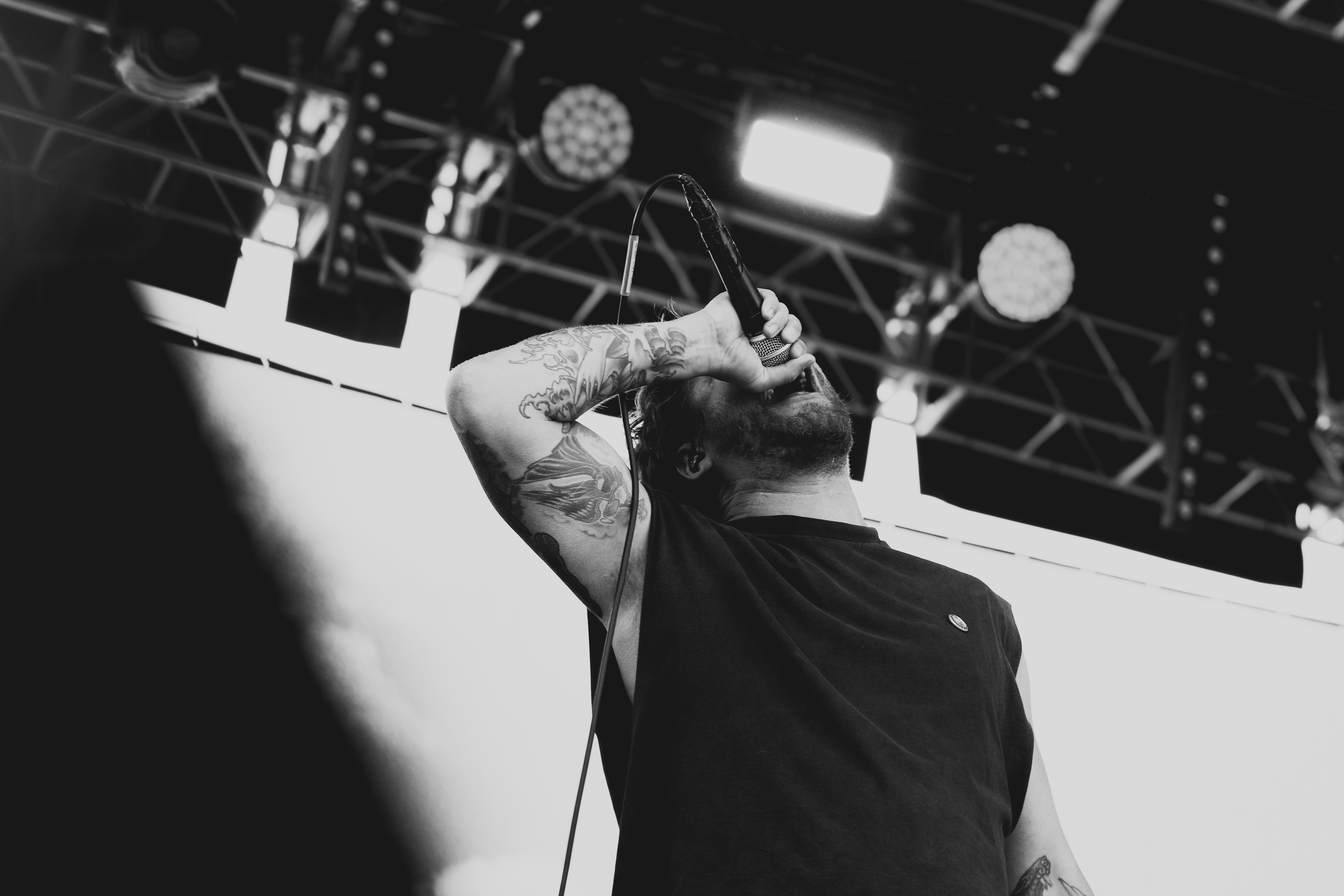 VIDEO: Platonic debutují klipem Tráva, který zobrazuje youtuberskou love story