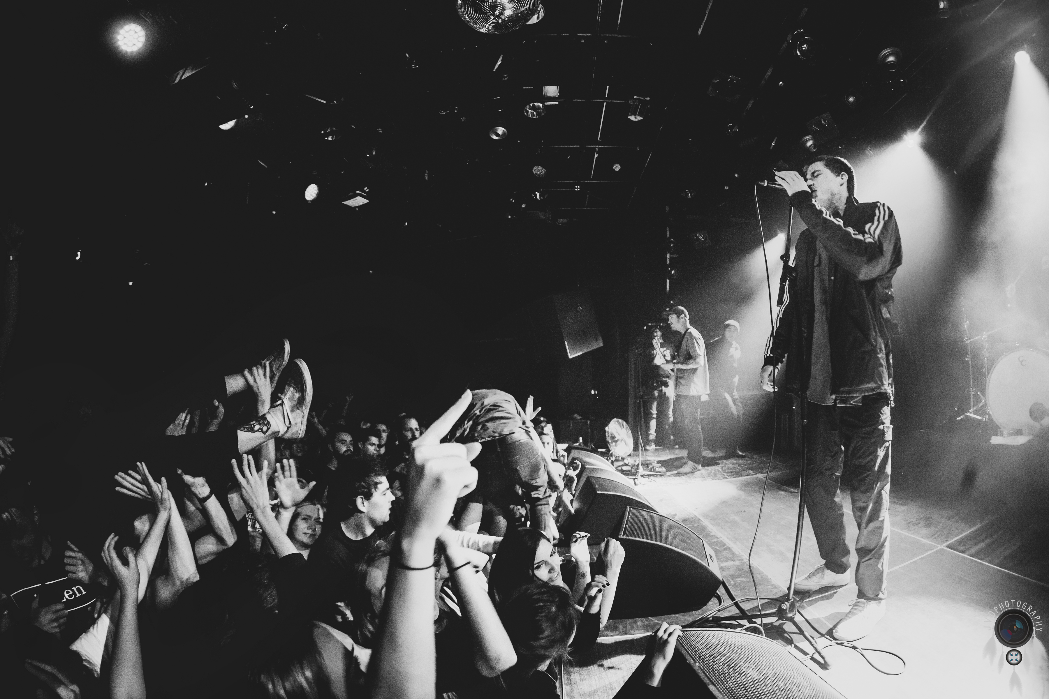 VIDEO: Platonic debutují klipem Tráva, který zobrazuje youtuberskou love story