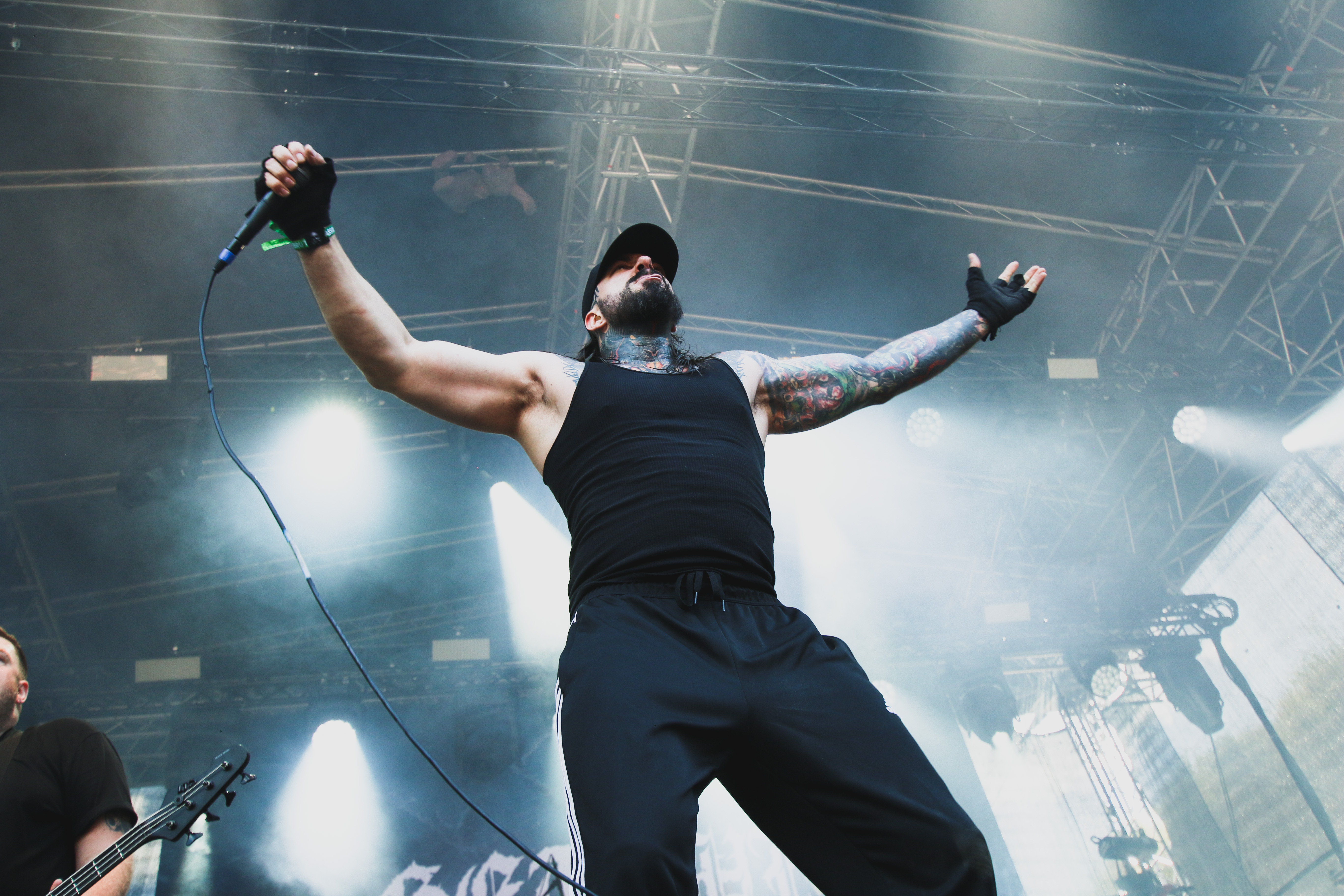 LIVE: Brutal Assault, den druhý: Metalový útok na Pevnost Josefov v podání Sepultury, Biohazardu i In Flames