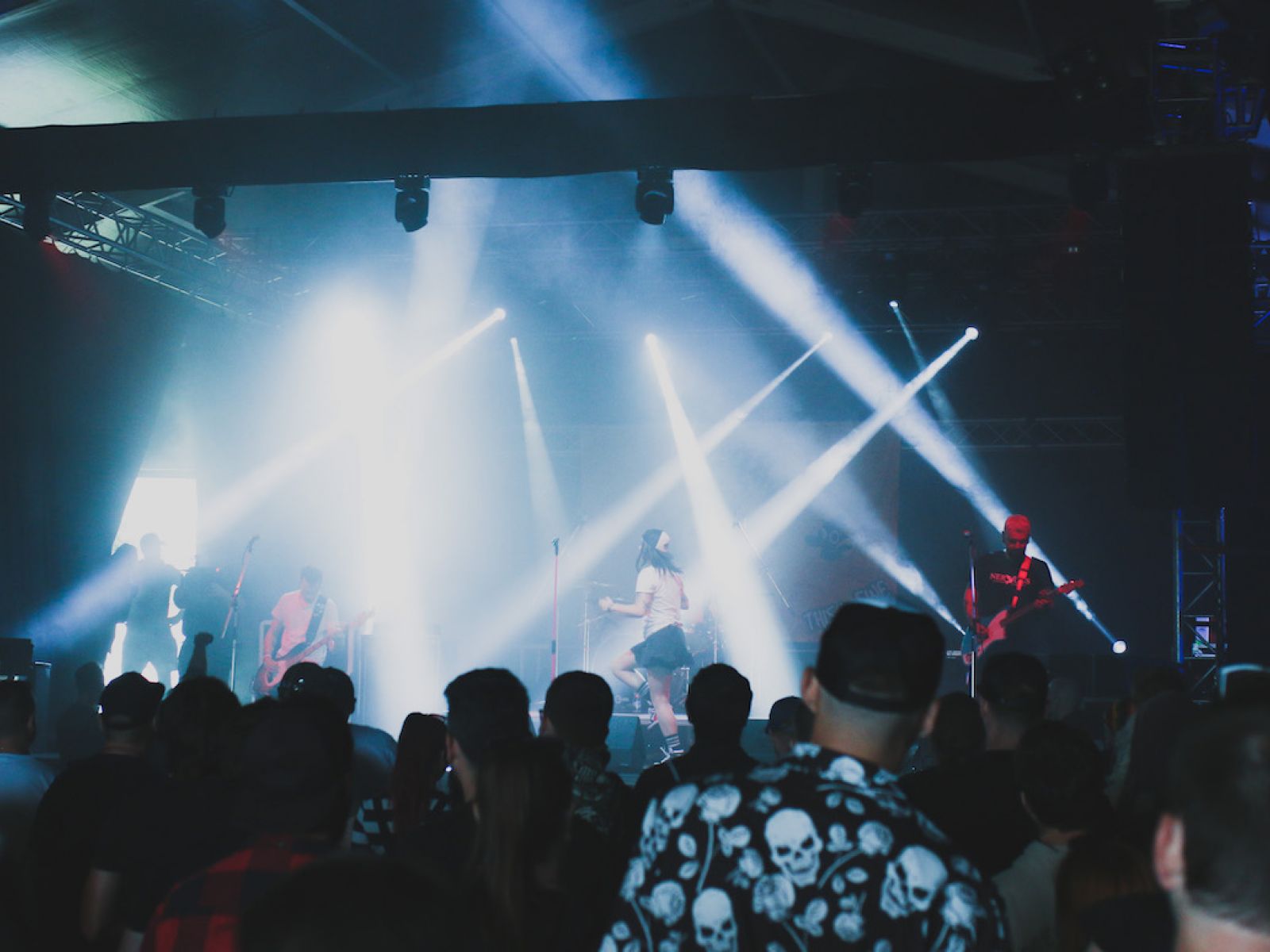 LIVE: Příznivci punku a ska zamířili do Tábora. Odstartoval festival Mighty Sounds