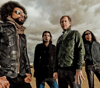 RECENZE: Dinosauři obživli. Díky ďáblu a Alice in Chains