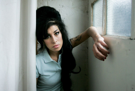 Amy Winehouse zemřela na otravu alkoholem