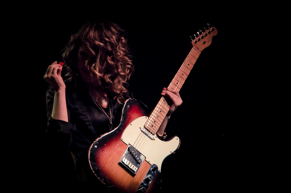 LIVE: Rudé rty Anny Calvi šeptaly i křičely