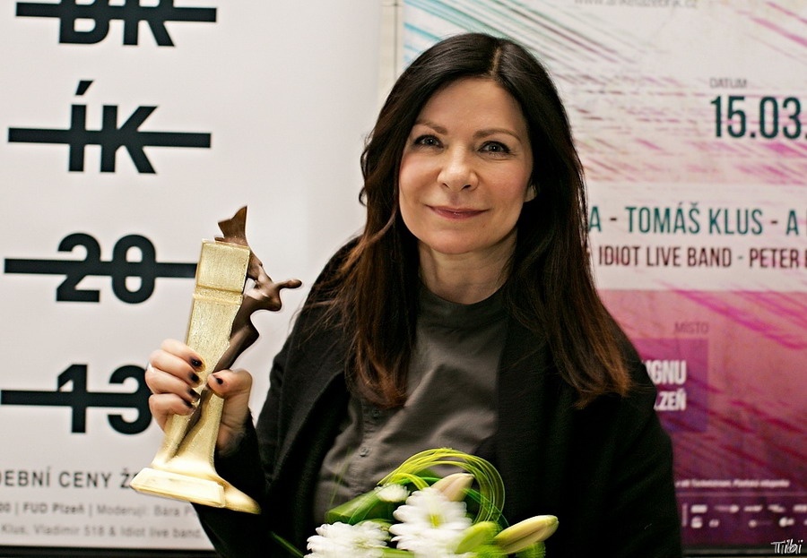 VIDEO: Anna K. neztrácí svůj šestý smysl ani v akustickém podání