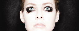 RECENZE: Avril Lavigne splácala Marilyna Mansona s Hello Kitty
