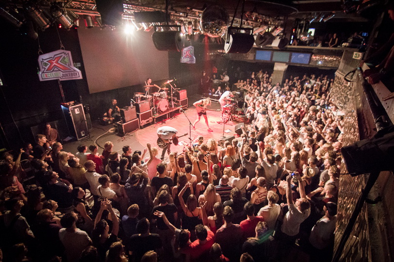 LIVE: Awolnation připlachtili, přistáli, zažehli oheň