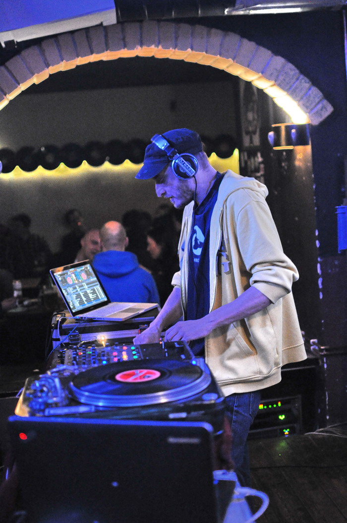 Rock DJ (2.): Ba2s - z Chaozzu až do undergroundu