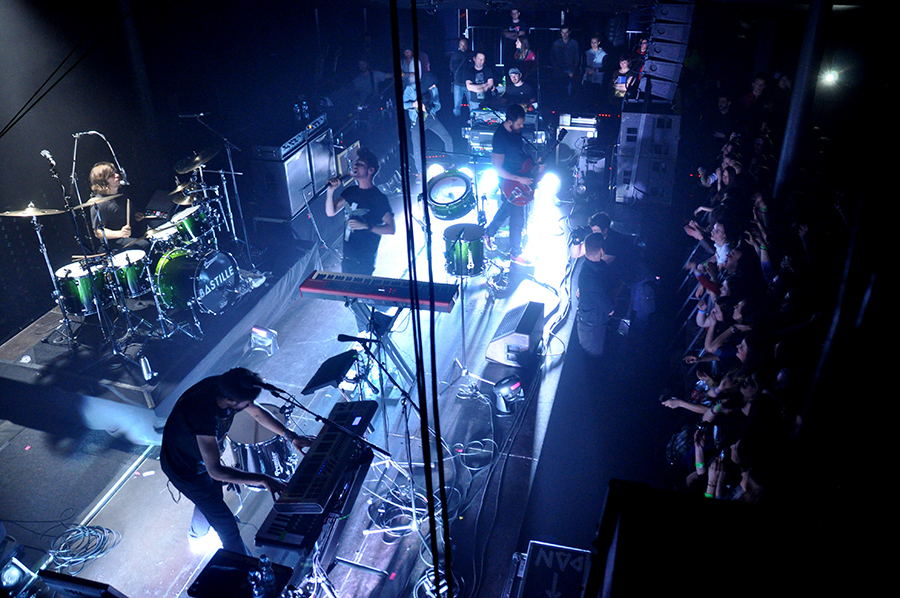 LIVE: Z koncertu Bastille rovnou na kontrolu na ušní