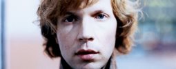 AUDIO: Beck slibuje dvě desky, zatím vydává pouze singly