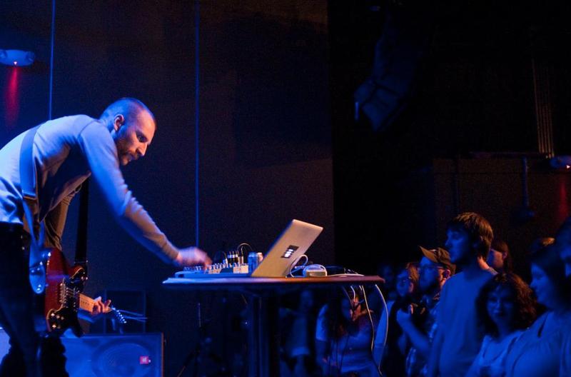 LIVE: Ben Frost odehrál smrtící koncert