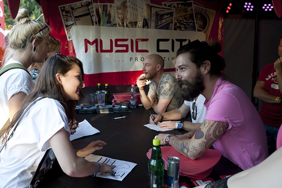 Biffy Clyro interview: Řvát na pódiu nás stále baví