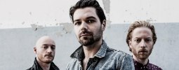 Biffy Clyro interview: Řvát na pódiu nás stále baví