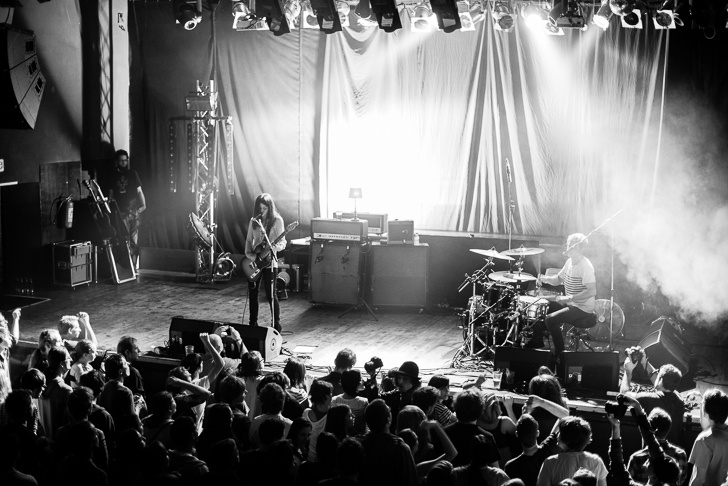 VIDEO: Blood Red Shoes se utrhli ze řetězu