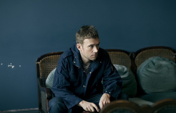 VIDEO: Damon Albarn bude na první sólovce osobní. Až na kost