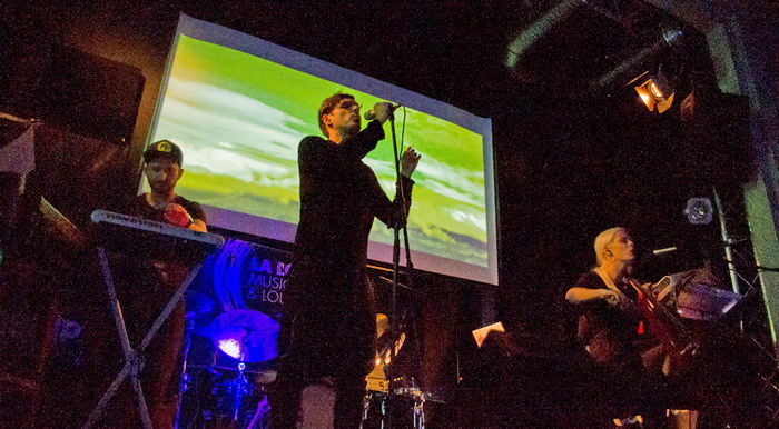 LIVE: Neviditelný loutkoherec Boris Carloff křtil v La Loca pivem