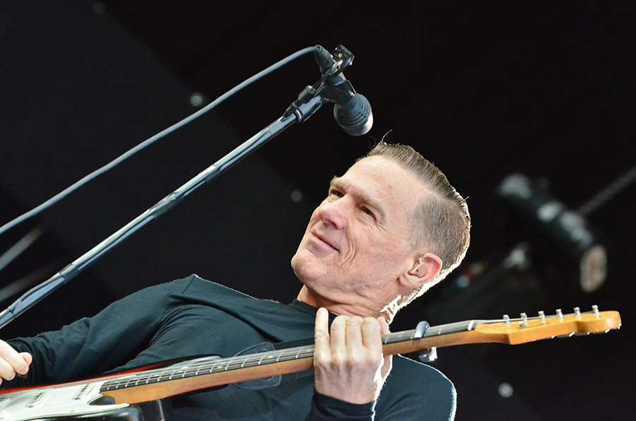 LIVE: Bryan Adams v Brně vzpomínal i dojímal
