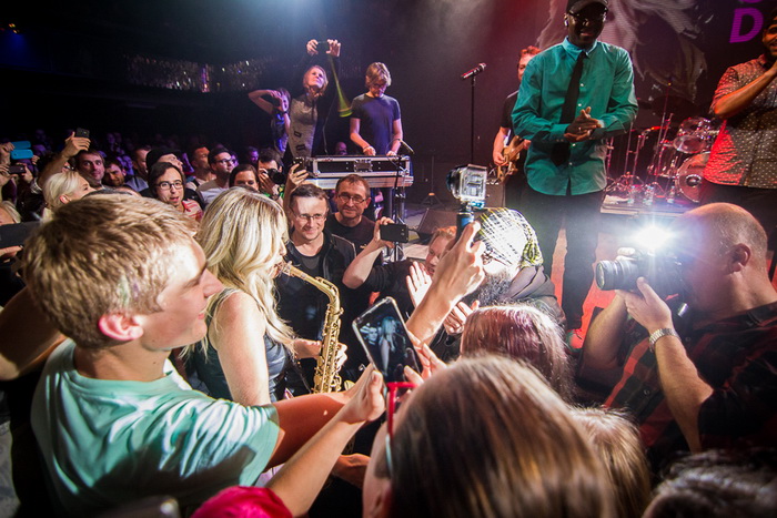 LIVE: Sexy blondýna Candy Dulfer vyšla popovému publiku naproti