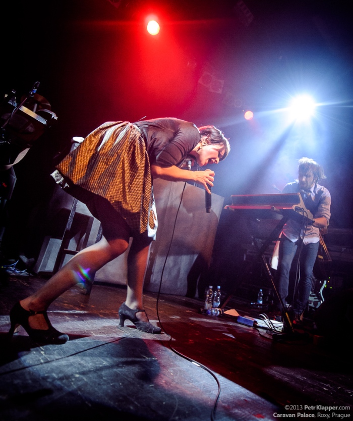 LIVE: Skákej, jak Caravan Palace pískají!