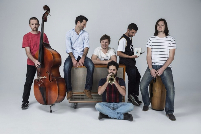 The Cat Empire míří do Prahy s novým singlem. Kam schovají svou vlajku?