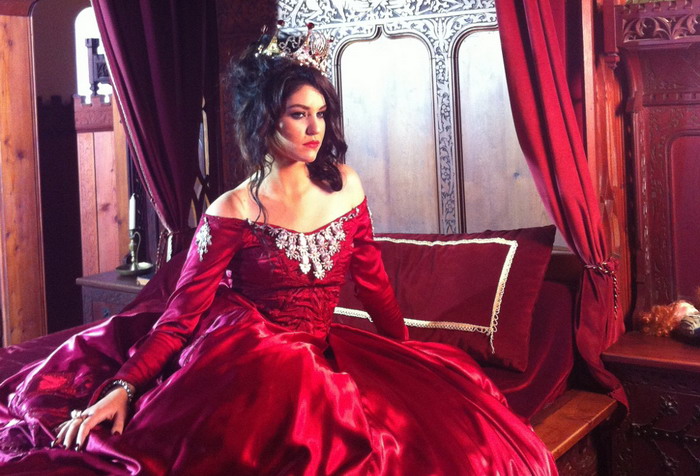 VIDEO: Celeste Buckingham si dál žije svoji pohádku