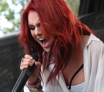 LIVE: Hrady.cz začaly na Točníku s Farnou, Klusem i Mandrage