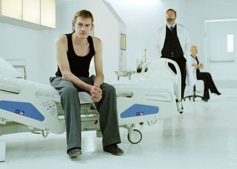 Syn Gérarda Depardieu cestuje za horizont, hrají mu k tomu The Young Gods