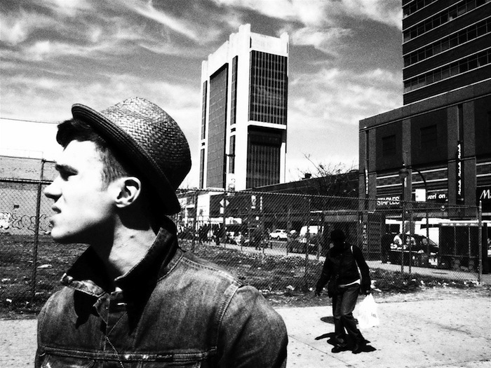 Stáhněte si zdarma znělku seriálu 4teens od Charlie Straight