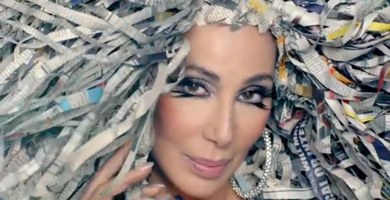 VIDEO: Cher se ježí vlasy v jejím vlastním světě