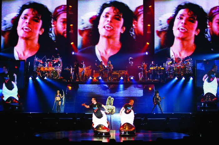 LIVE: Michael Jackson se díky Cirque du Soleil vrátil do Prahy 