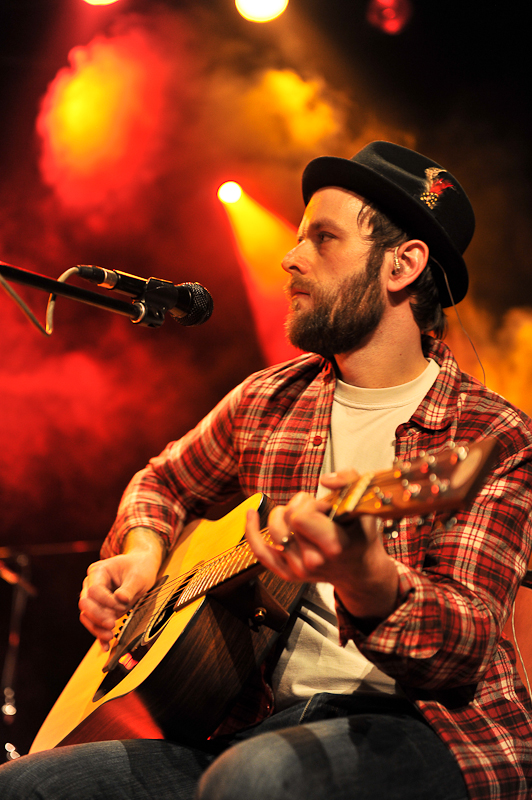 Clou odehráli akustický koncert, zazněly jamajské rytmy i country