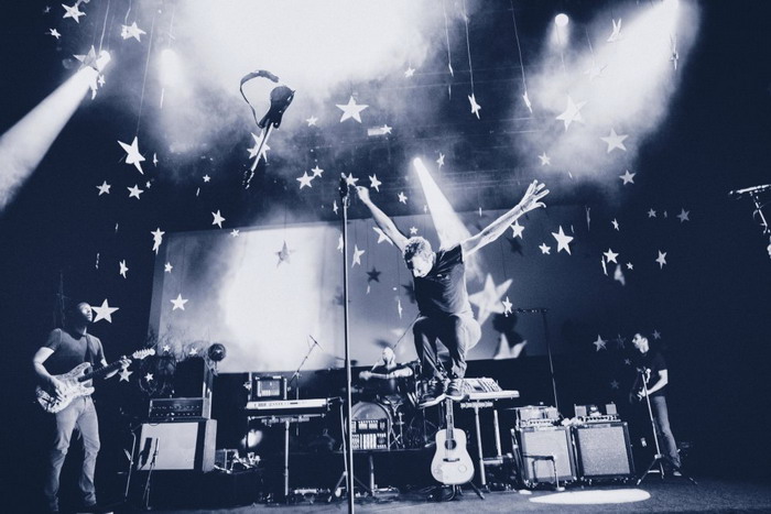 Ghost Stories naživo: Coldplay chystají koncertní film z divadla