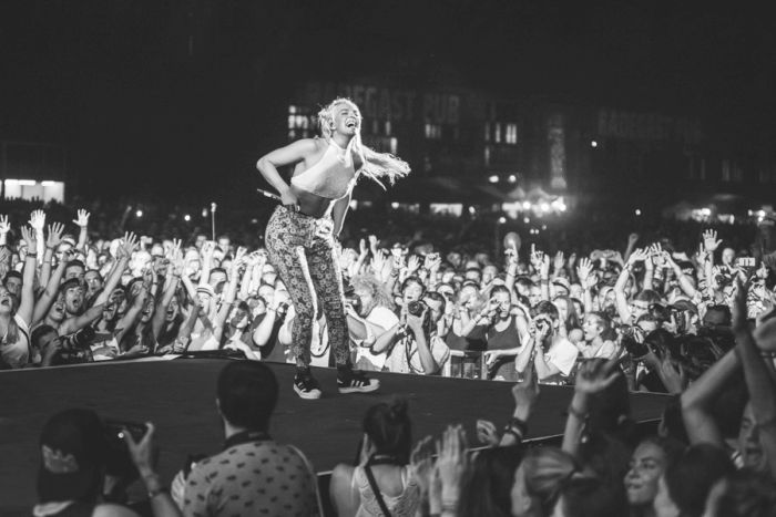 LIVE: Třetí den Colours Of Ostrava zachraňovala menší jména. Rudimental zklamali