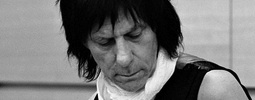 Jeff Beck poprvé zavítá do Prahy a hned o tři čerstvé gramofonky Grammy těžší
