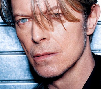 Brit Awards: David Bowie je zpěvákem roku. Po 30 letech