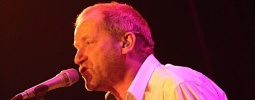 LIVE: David Koller unplugged aneb poznej písničku po osmi taktech