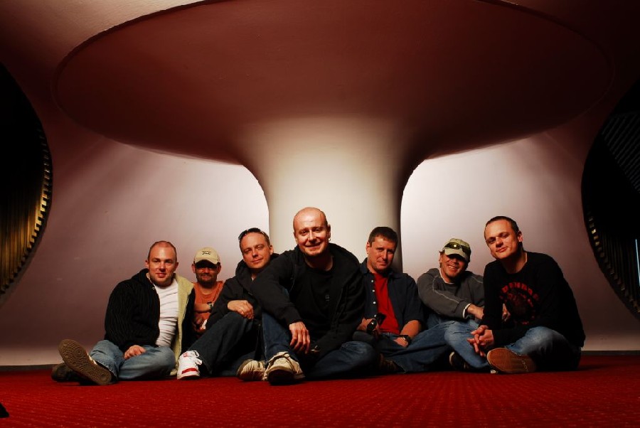 Partička vyráží na Konopiště, bere s sebou Dědu Mládka Illegal Band a další